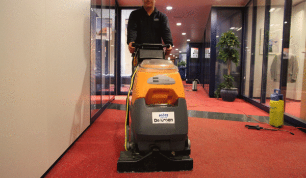 Professionele Schoonmaakdiensten van Kroon Schoonmaak voor een Brandschone Omgeving